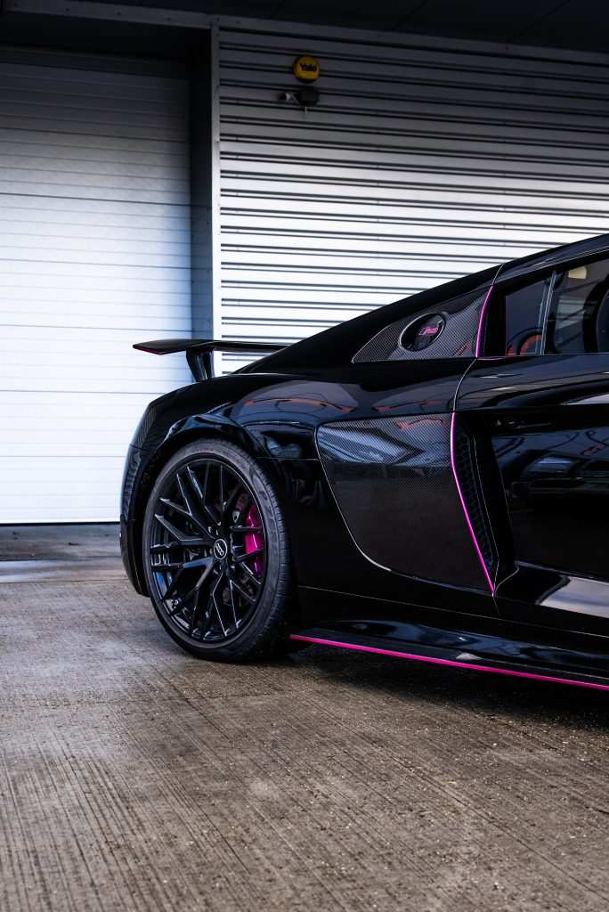 Audi R8 - Accents in Pink