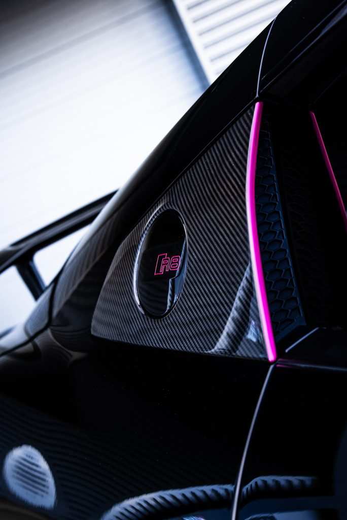 Audi R8 - Accents in Pink