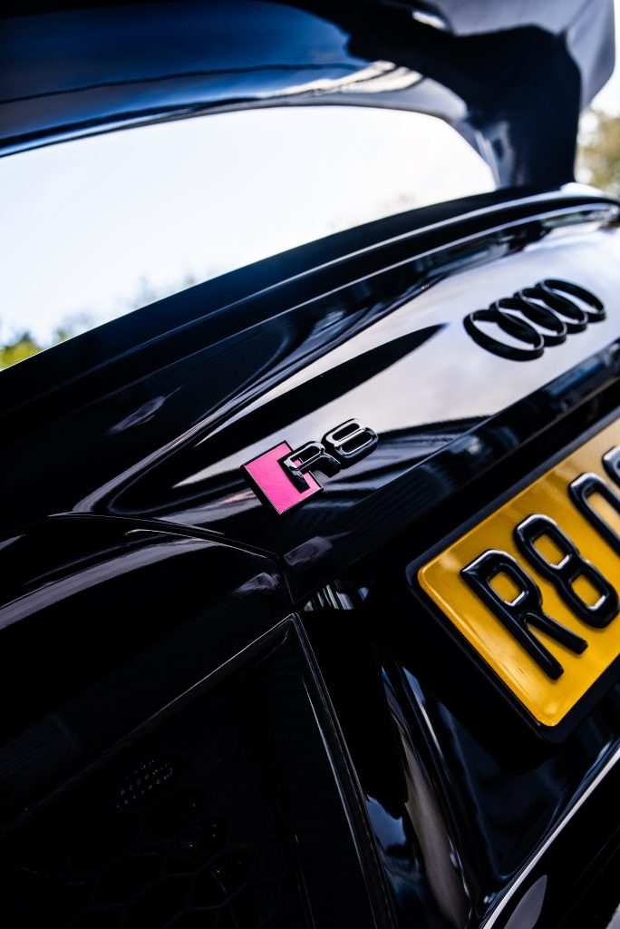 Audi R8 - Accents in Pink