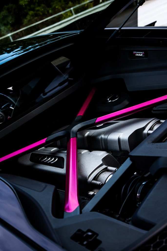 Audi R8 - Accents in Pink